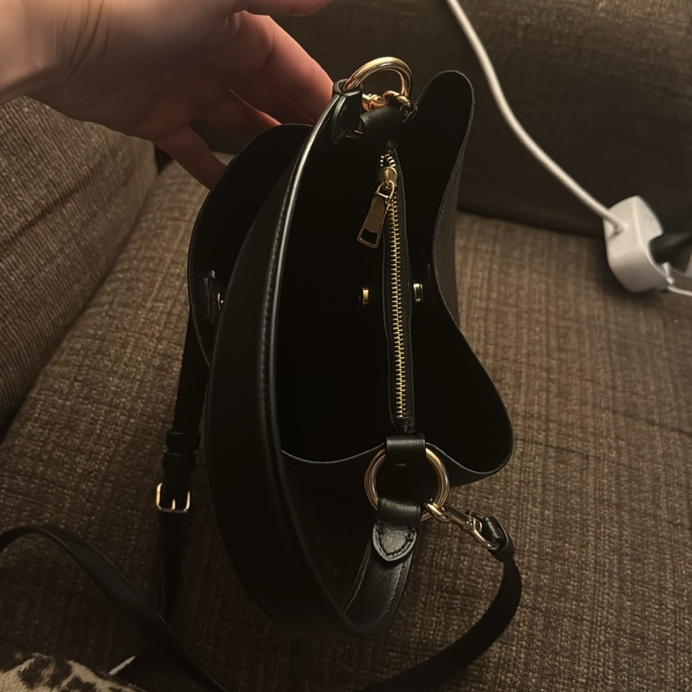 Coach, Mollie Bucket Bag 22 In Signature Canvas - Picture 13 of 16